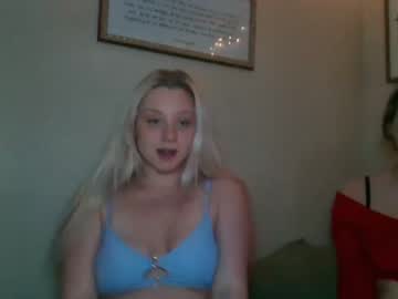 couple Free Live Cam Girls with 2prettylittlething2