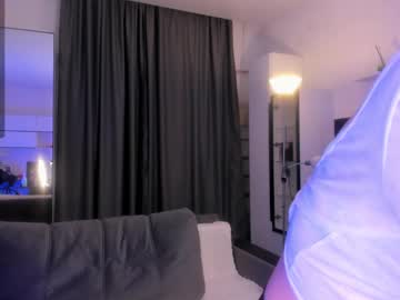 girl
        mila__touch cam image #21335