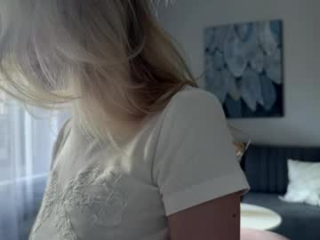 girl
        linneabercier cam image #36113