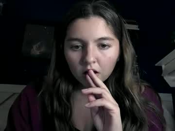 girl
        brunettebaby040 cam image #30701