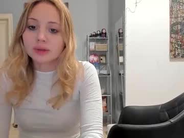 girl
        1lovepizza cam image #32656