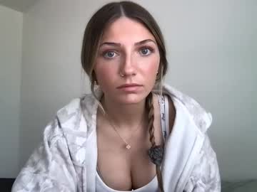 girl
        emiefox2 cam image #26114