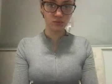 girl
        lilydunn cam image #18997