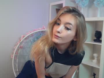 girl
        moiragrise cam image #18355