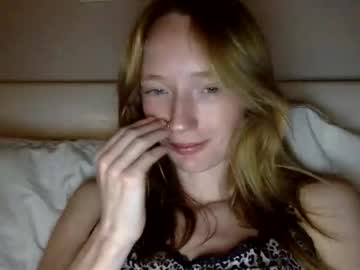 girl
        littlee_redd cam image #12374