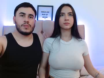 couple Free Live Cam Girls with moonbrunettee