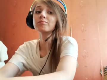 girl
        lucy_blush cam image #28588
