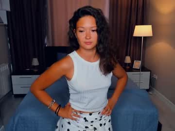 girl
        leilahalo cam image #13572