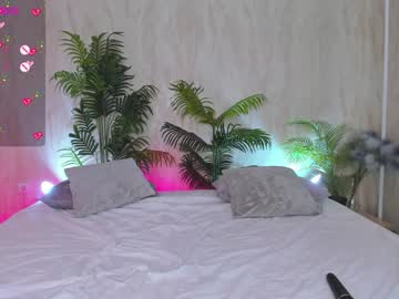 girl
        hollyylee cam image #16427