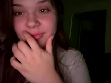 girl
        bblazeee cam image #36420