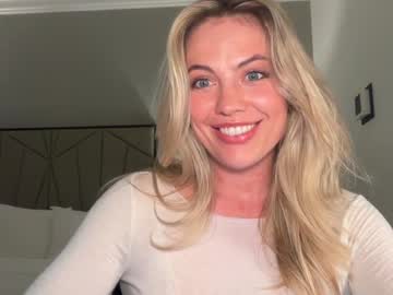 girl
        clairebrooksxo cam image #36281