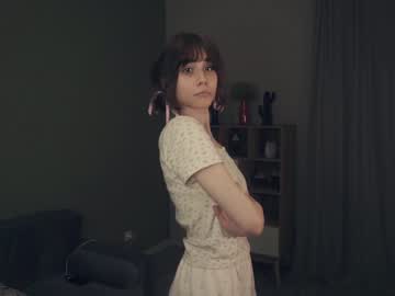 girl
        meghanash cam image #8561