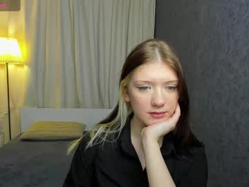 girl
        lina_vi cam image #20098
