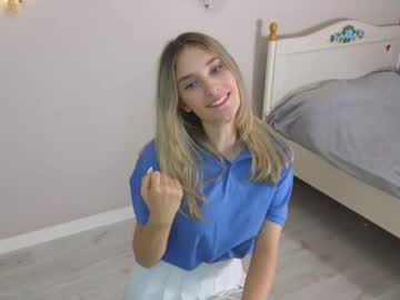 girl
        maureencantrell cam image #14653