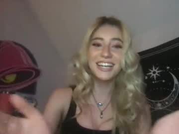 girl
        nikki_dreammm cam image #22031