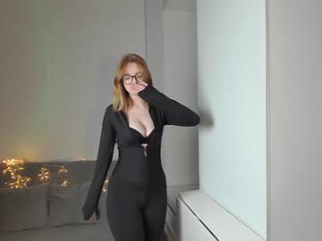 girl
        shinnyvibes cam image #5277