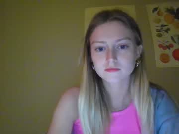 girl
        ellenglow69 cam image #7835