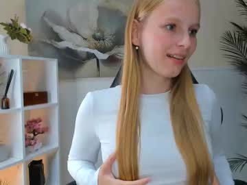 girl
        maidabarfield cam image #14334