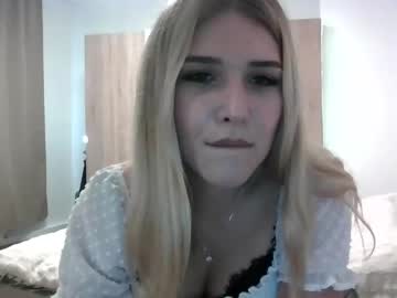 girl
        iam_popstar cam image #15875