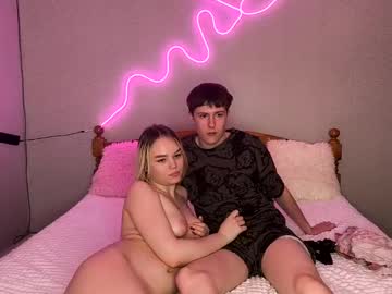 couple
        ember_heart cam image #25505