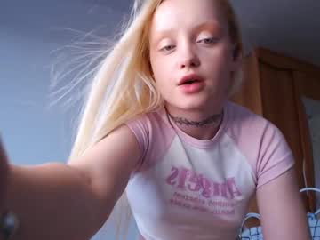 girl
        _drammasqueen_ cam image #12966