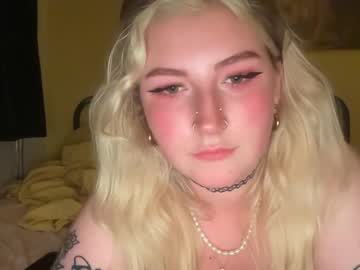 girl
        lulababy23 cam image #13802