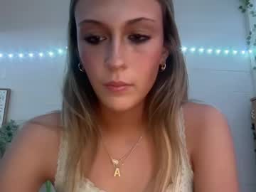 girl
        alygator24 cam image #23186