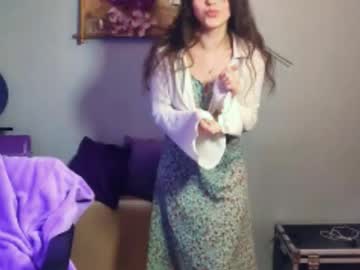 girl
        elisabethmikowski cam image #35419