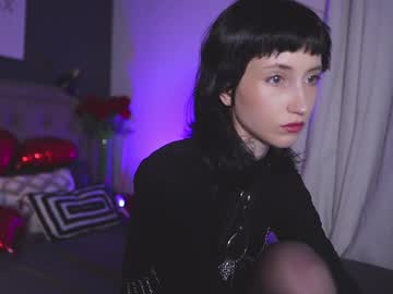 girl
        carmilamoon cam image #22509