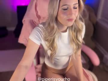 girl
        piperisyourho cam image #23637