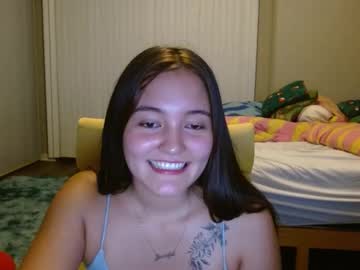 girl
        emma_peaches18 cam image #13135