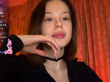 girl
        adel_evans cam image #34761