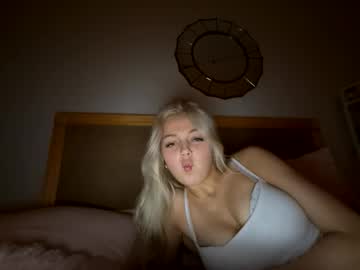 girl
        littlelolabunnny cam image #36324