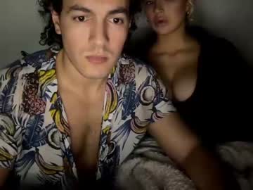 couple
        chulo33333 cam image #1041