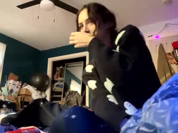 couple Free Live Cam Girls with halien695