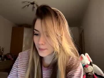 girl
        jenisegluckman cam image #34297