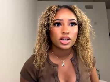 girl
        sky_alexxxis cam image #15903
