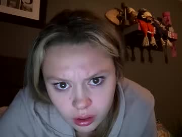 girl
        freakyfay18 cam image #18293