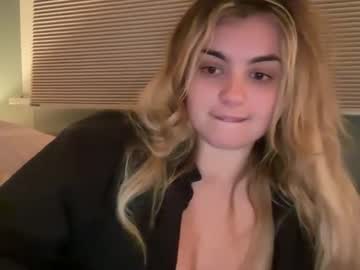 girl
        lovelyluna99 cam image #21222