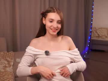 girl
        cozy_as_home cam image #35223