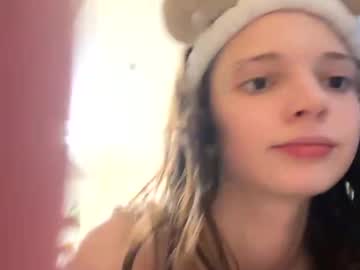 girl
        daintydarlingxoxo cam image #12521