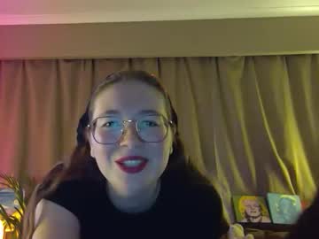 girl
        cheekynightowl cam image #31296