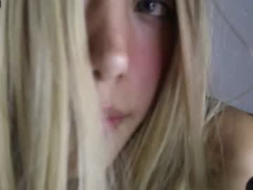 girl
        wendy_daniela cam image #4244
