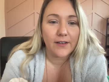 girl
        nashville_bunny cam image #19043