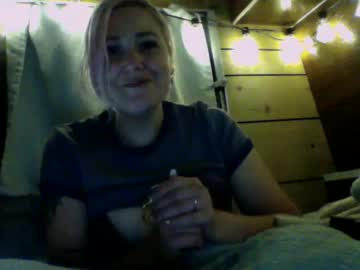 girl
        paisleysmith69 cam image #11766