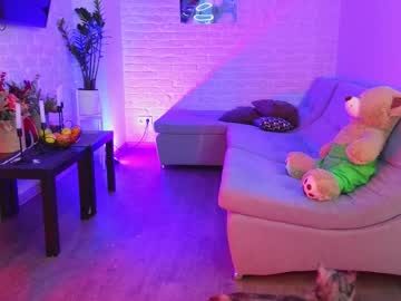 girl
        i_n_d_i_c_a cam image #739