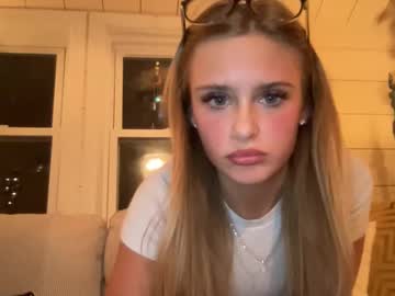 girl
        carlybora cam image #32513