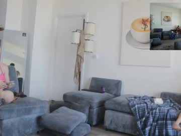 couple Free Live Cam Girls with thepluglove